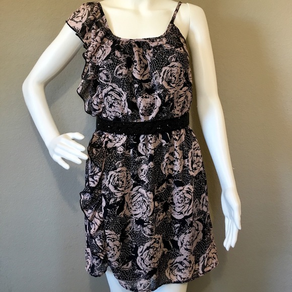Guess Dresses & Skirts - GUESS XS Floral Dress